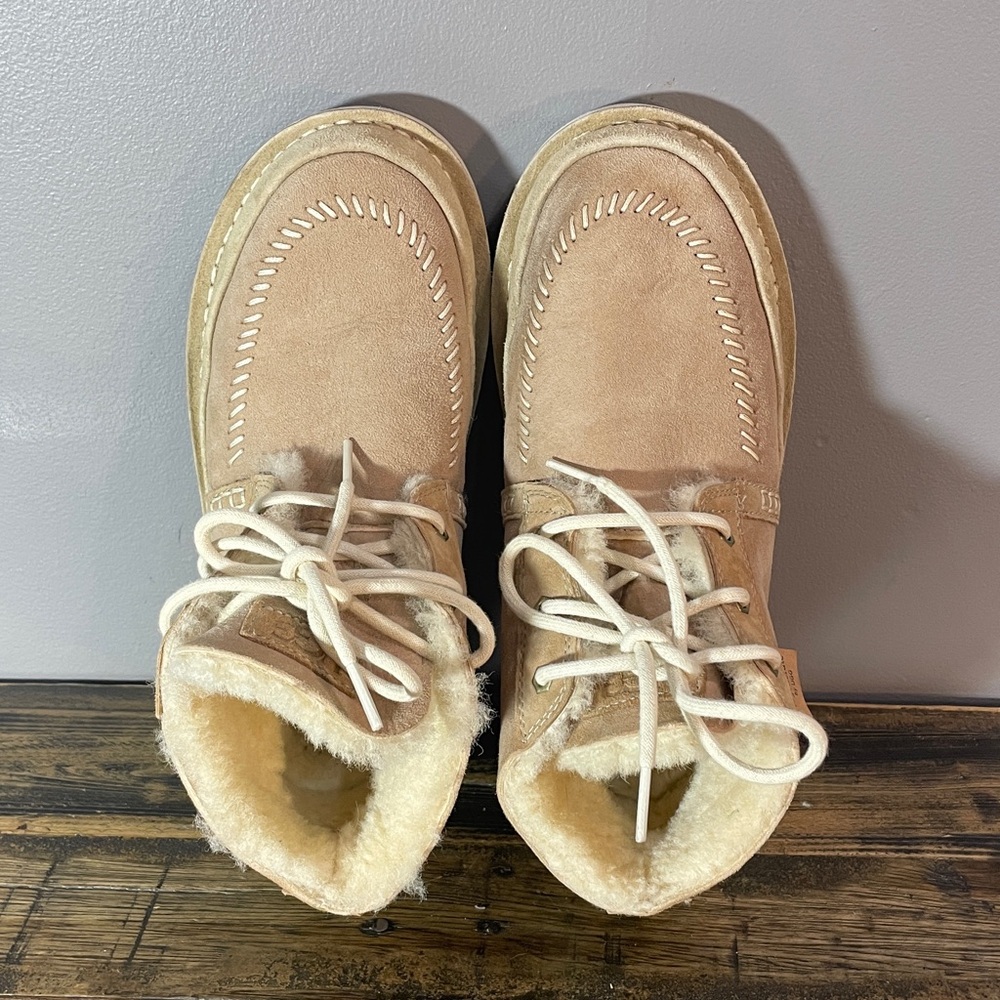 UGG Tan Ankle Boots with Cream Shearling Lining 39.5 like new condition - Picture 6 of 17